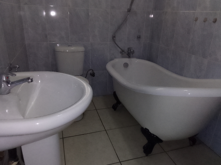 To Let 2 Bedroom Property for Rent in Lower Bo-dorp North West